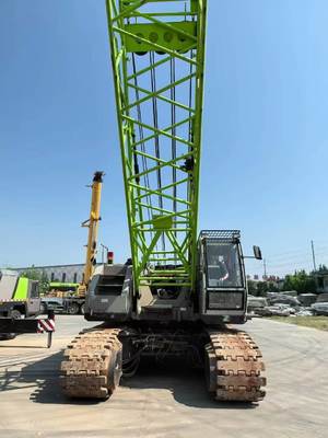 2017 Zoomlion Used Crawler Crane ZCC800H Main Arm 40 Meters, Auxiliary Arm 18 Meters, Counterweight 29 Tons, Operating Time 6850h, Excellent Working Condition.